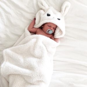 Novorozenecká zavinovačka / spací pytel s kapucí zdobenou oušky