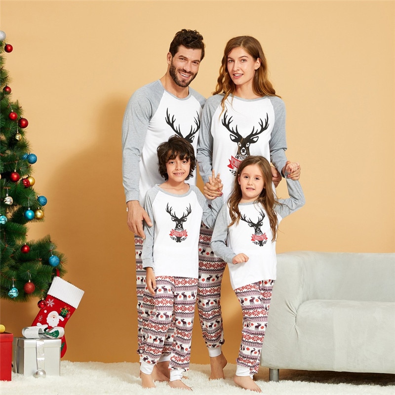 Vánoční rodinné pyžamo s tématickým potiskem jelena